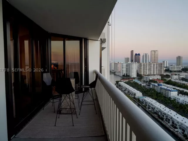3-bedroom condo for rent in Aventura - 2000 Island Blvd 2404 - MondialRealty