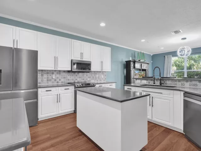 5-bedroom home for sale in West Palm Beach - 6591 Traveler Road - MondialRealty