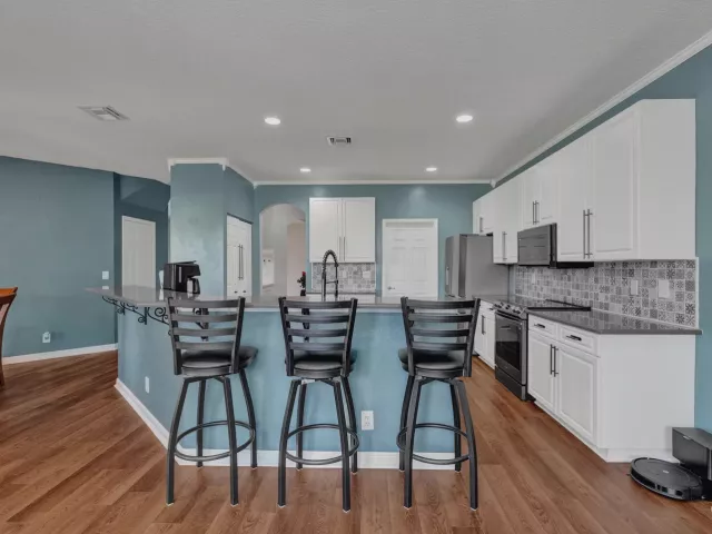 5-bedroom home for sale in West Palm Beach - 6591 Traveler Road - MondialRealty