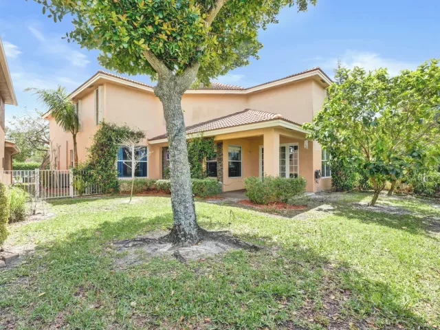5-bedroom home for sale in West Palm Beach - 6591 Traveler Road - MondialRealty