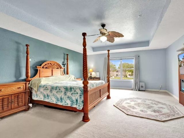 5-bedroom home for sale in West Palm Beach - 6591 Traveler Road - MondialRealty