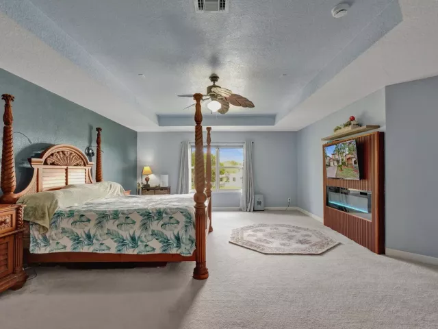 5-bedroom home for sale in West Palm Beach - 6591 Traveler Road - MondialRealty