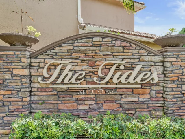 5-bedroom home for sale in West Palm Beach - 6591 Traveler Road - MondialRealty