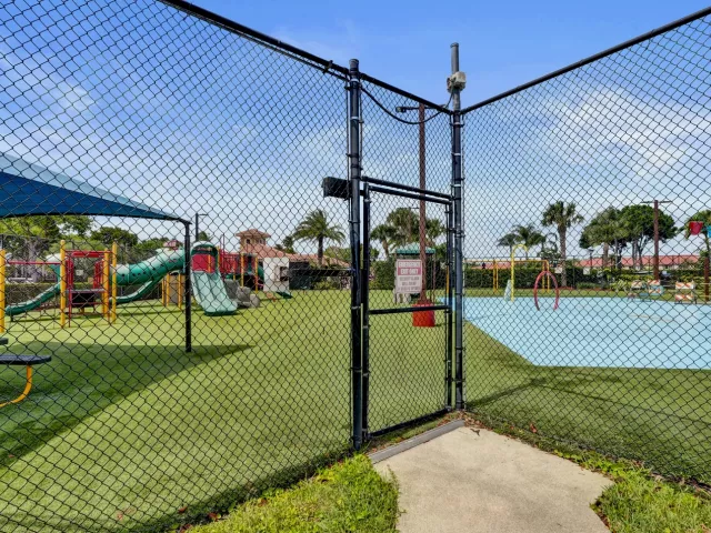 5-bedroom home for sale in West Palm Beach - 6591 Traveler Road - MondialRealty