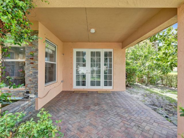5-bedroom home for sale in West Palm Beach - 6591 Traveler Road - MondialRealty