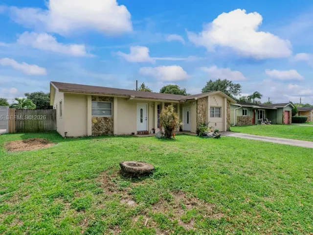 3-bedroom home for sale in Hollywood - 6320 Sherman St - MondialRealty