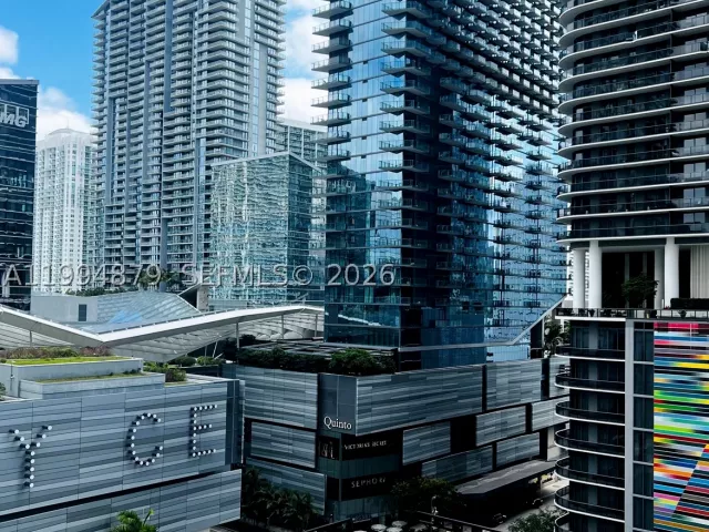 1-bedroom condo for sale in Miami - 45 SW 9th St 2004 - MondialRealty