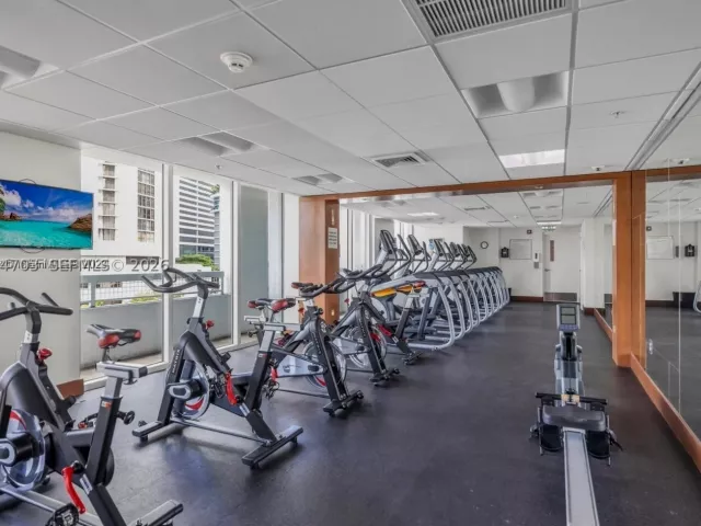 1-bedroom condo for sale in Miami - 41 SE 5th St 1306 - MondialRealty