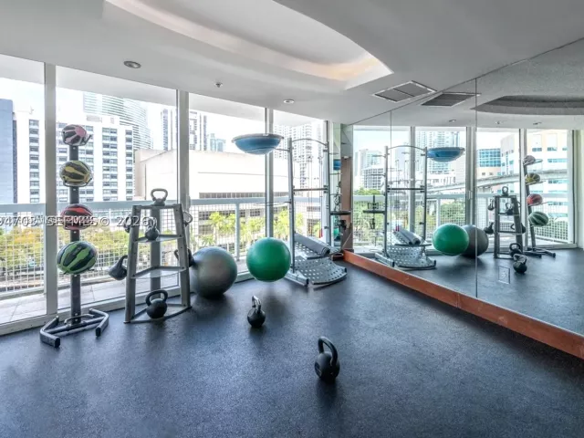1-bedroom condo for sale in Miami - 41 SE 5th St 1306 - MondialRealty