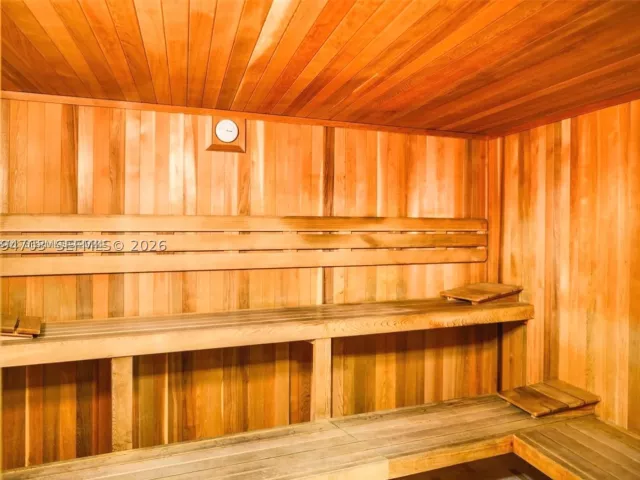 1-bedroom condo for sale in Miami - 41 SE 5th St 1306 - MondialRealty