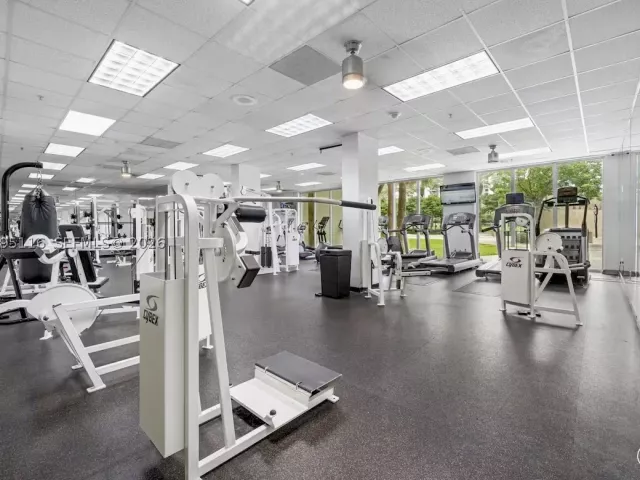 1-bedroom condo for sale in Sunny Isles Beach - 19370 Collins Ave 1121 - MondialRealty