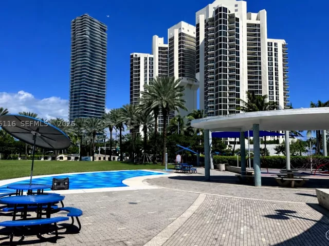 1-bedroom condo for sale in Sunny Isles Beach - 19370 Collins Ave 1121 - MondialRealty