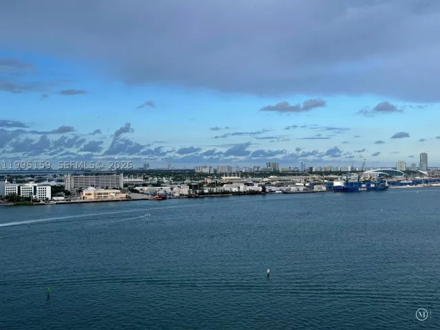 2-bedroom condo for sale in Miami - 808 Brickell Key Dr 2002 - MondialRealty