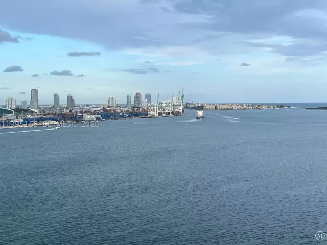 2-bedroom condo for sale in Miami - 808 Brickell Key Dr 2002 - MondialRealty