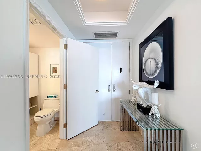 2-bedroom condo for sale in Miami - 808 Brickell Key Dr 2002 - MondialRealty