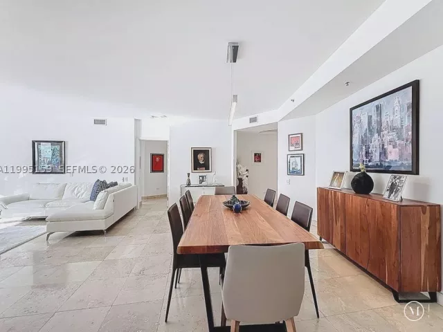 2-bedroom condo for sale in Miami - 808 Brickell Key Dr 2002 - MondialRealty