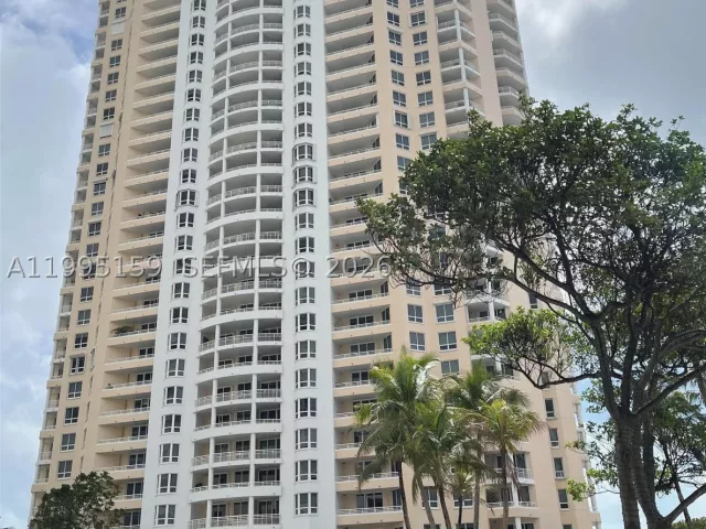2-bedroom condo for sale in Miami - 808 Brickell Key Dr 2002 - MondialRealty