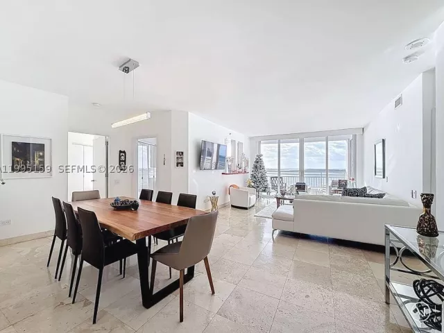 2-bedroom condo for sale in Miami - 808 Brickell Key Dr 2002 - MondialRealty