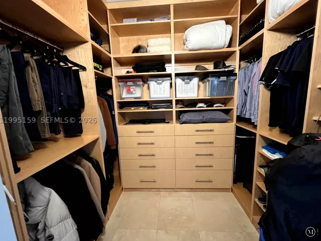 2-bedroom condo for sale in Miami - 808 Brickell Key Dr 2002 - MondialRealty