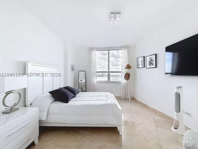 2-bedroom condo for sale in Miami - 808 Brickell Key Dr 2002 - MondialRealty