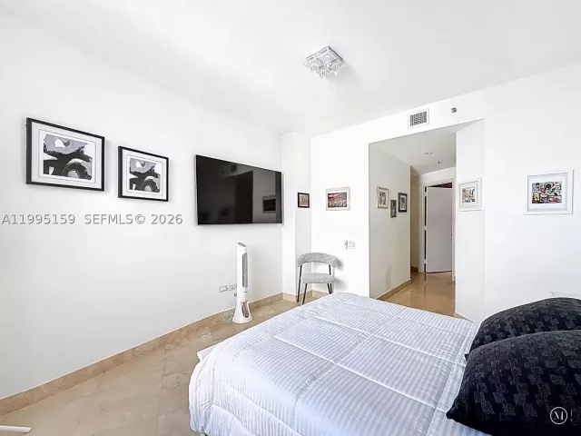 2-bedroom condo for sale in Miami - 808 Brickell Key Dr 2002 - MondialRealty