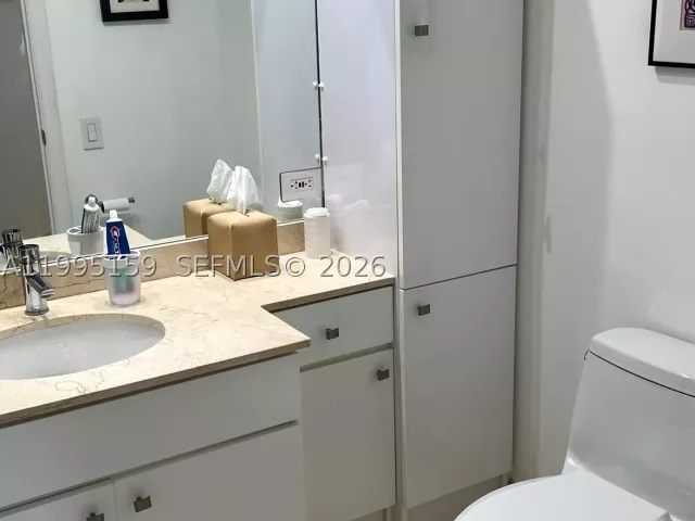 2-bedroom condo for sale in Miami - 808 Brickell Key Dr 2002 - MondialRealty