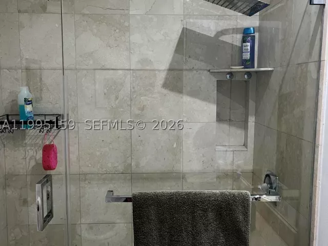 2-bedroom condo for sale in Miami - 808 Brickell Key Dr 2002 - MondialRealty