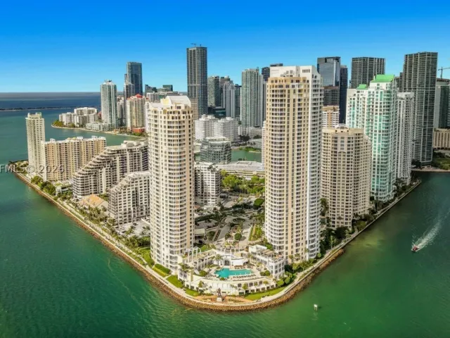 2-bedroom condo for sale in Miami - 808 Brickell Key Dr 2002 - MondialRealty