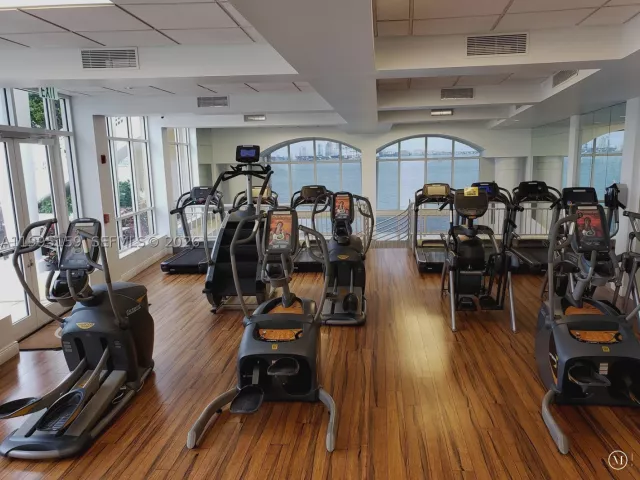 2-bedroom condo for sale in Miami - 808 Brickell Key Dr 2002 - MondialRealty