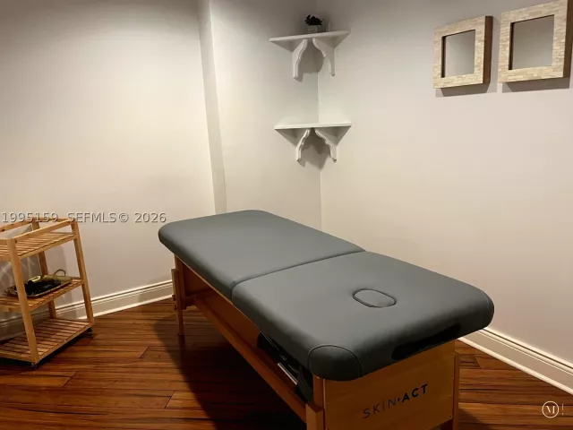 2-bedroom condo for sale in Miami - 808 Brickell Key Dr 2002 - MondialRealty