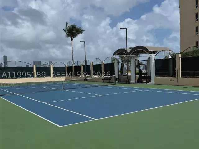2-bedroom condo for sale in Miami - 808 Brickell Key Dr 2002 - MondialRealty