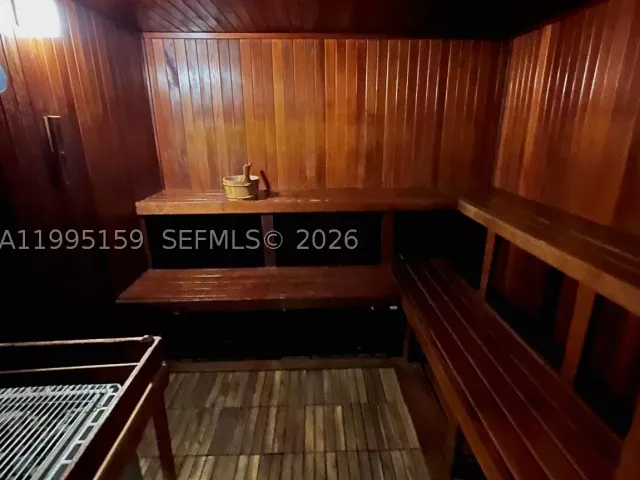 2-bedroom condo for sale in Miami - 808 Brickell Key Dr 2002 - MondialRealty