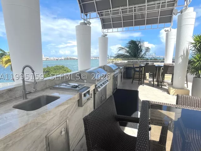2-bedroom condo for sale in Miami - 808 Brickell Key Dr 2002 - MondialRealty