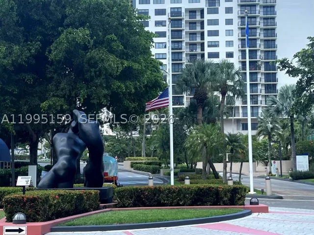 2-bedroom condo for sale in Miami - 808 Brickell Key Dr 2002 - MondialRealty