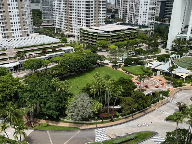 2-bedroom condo for sale in Miami - 808 Brickell Key Dr 2002 - MondialRealty
