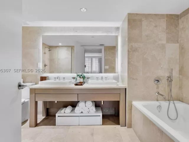 3-bedroom condo for rent in Miami Beach -  - MondialRealty