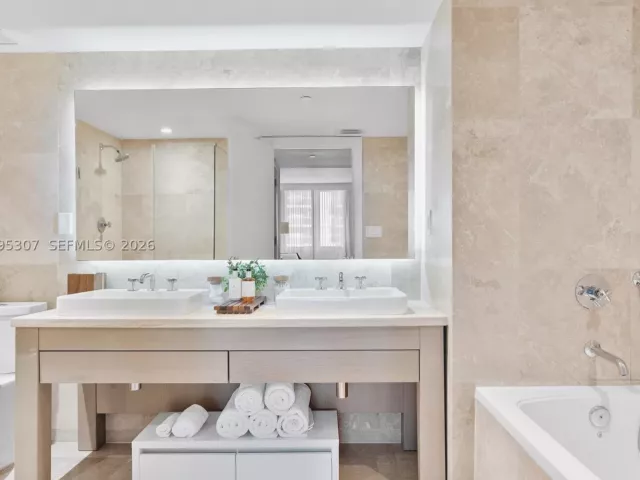 3-bedroom condo for rent in Miami Beach -  - MondialRealty