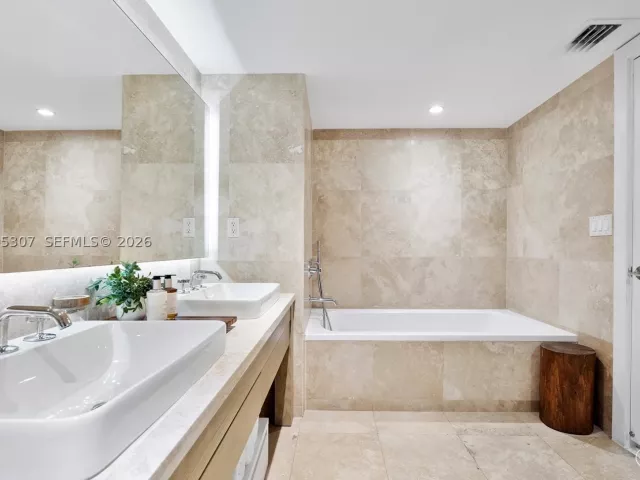 3-bedroom condo for rent in Miami Beach -  - MondialRealty