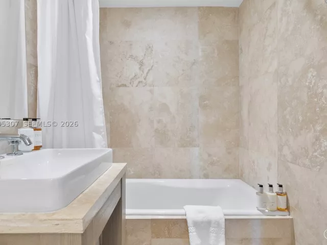 3-bedroom condo for rent in Miami Beach -  - MondialRealty