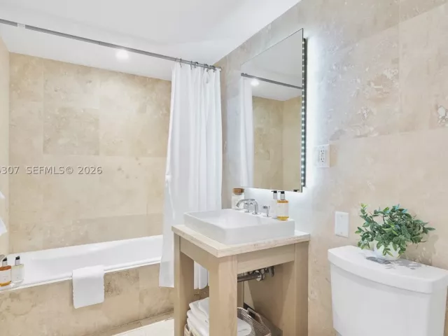 3-bedroom condo for rent in Miami Beach -  - MondialRealty
