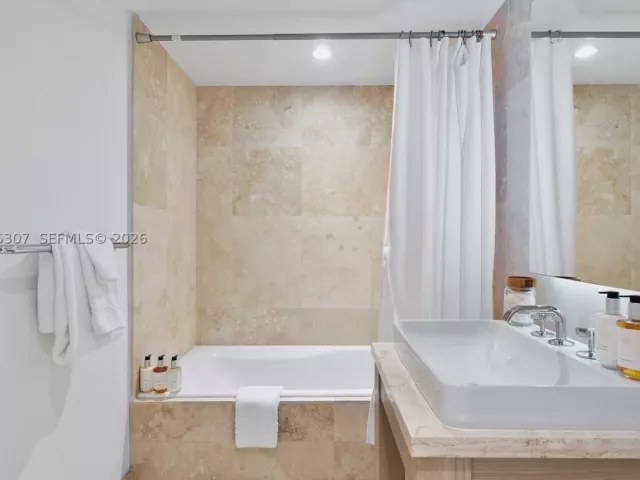 3-bedroom condo for rent in Miami Beach -  - MondialRealty