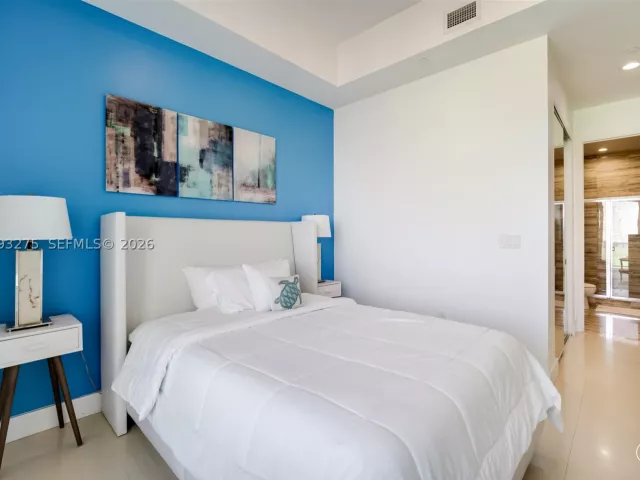 3-bedroom condo for sale in Sunny Isles Beach - 16001 Collins Ave 4102 - MondialRealty
