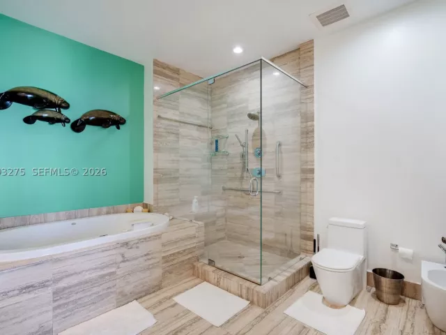 3-bedroom condo for sale in Sunny Isles Beach - 16001 Collins Ave 4102 - MondialRealty
