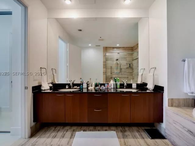 3-bedroom condo for sale in Sunny Isles Beach - 16001 Collins Ave 4102 - MondialRealty