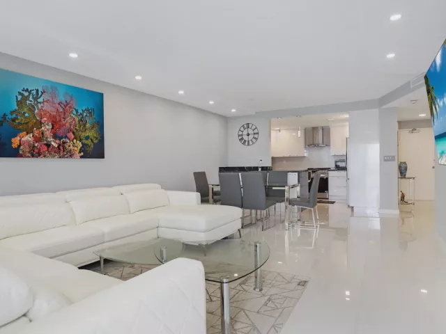 1-bedroom condo for sale in Fort Lauderdale - 3550 Galt Ocean Drive 508 - MondialRealty