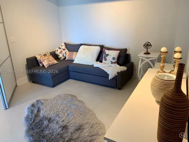 2-bedroom condo for rent in North Miami Beach - 17301 Biscayne Blvd 1602 - MondialRealty
