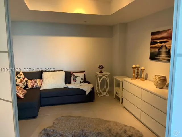 2-bedroom condo for rent in North Miami Beach - 17301 Biscayne Blvd 1602 - MondialRealty