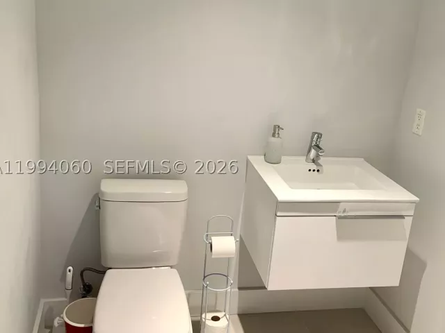 2-bedroom condo for rent in North Miami Beach - 17301 Biscayne Blvd 1602 - MondialRealty
