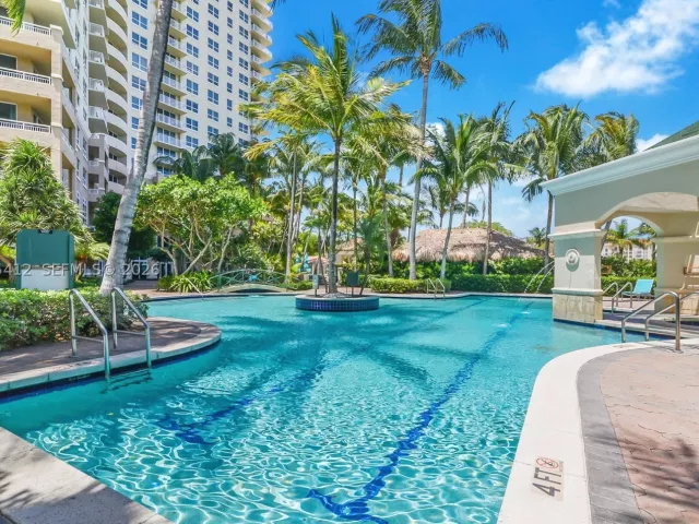 2-bedroom condo for sale in Aventura - 19501 W Country Club Dr 2412 - MondialRealty