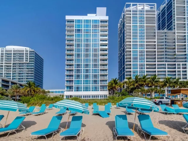 2-bedroom condo for rent in Miami Beach - 6801 Collins Ave 1112 (Door 1102) - MondialRealty